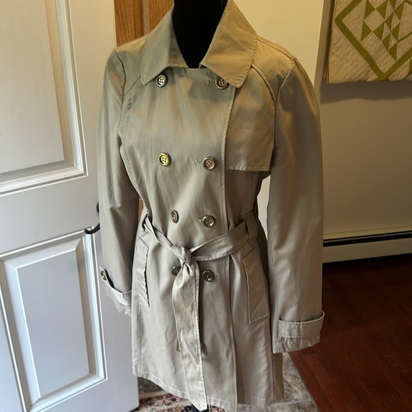 Colebrook Double Breasted, Belted 2 Pocket Trench Coat sz M - Picture 16 of 16